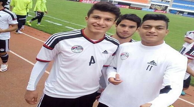 أسامة جلال (يسار)