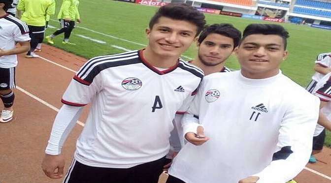 أسامة جلال (يسار)