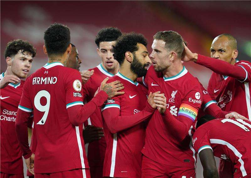 لاعبو ليفربول يحتفلون