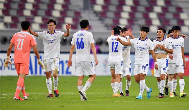 لاعبو سوون سامسونج بلو وينجز