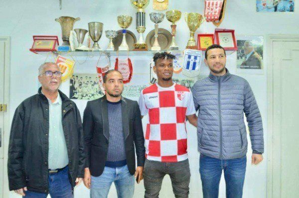 بيسون بقميص الأولمبي الباجي