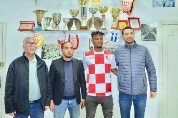 بيسون بقميص الأولمبي الباجي