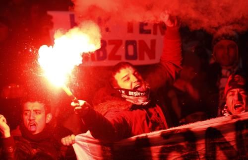 2011-02-252011-02-25t002555z_01_kie22_rtridsp_3_soccer-europa_reuters