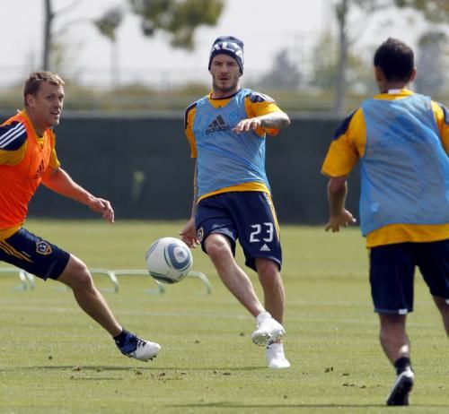 2011-02-242011-02-24t231101z_01_axg03_rtridsp_3_soccer_reuters