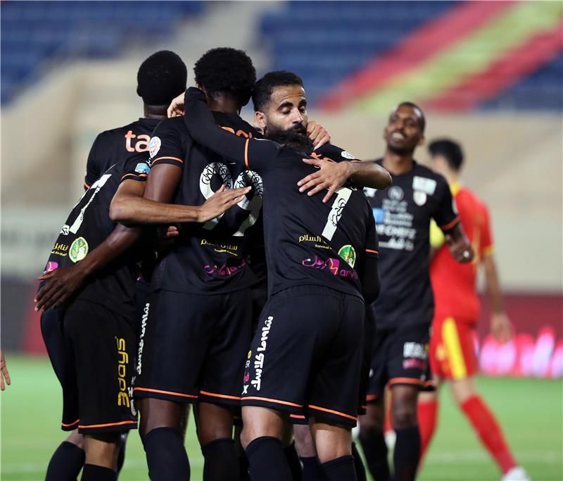 لاعبو الشباب 