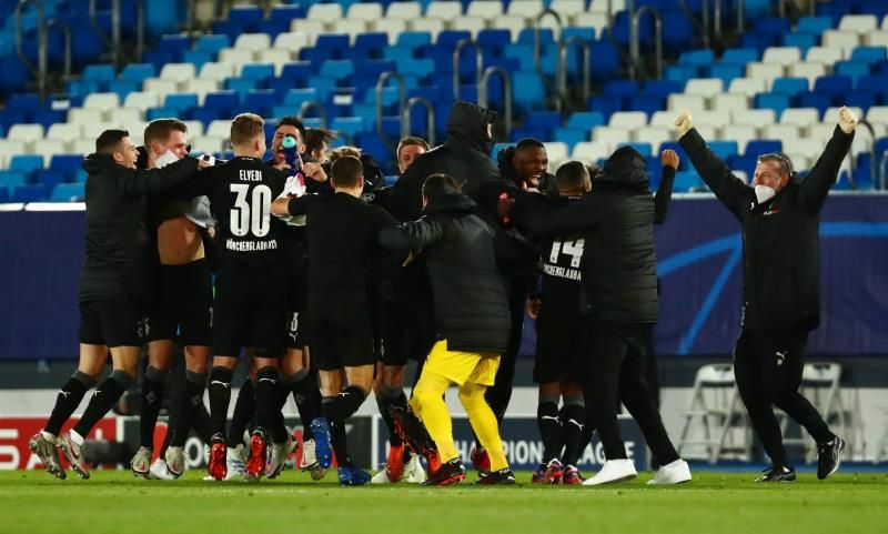 فرحة مونشنجلادباخ بالتأهل لدور الـ 16