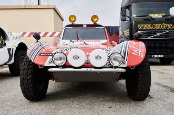 مركبة مشاركة في الرالي