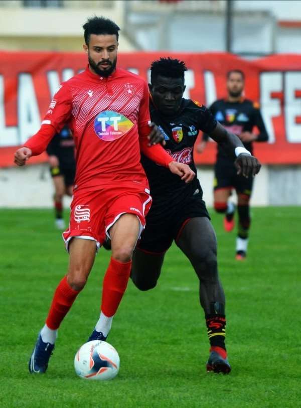 جانب من مباراة النجم الساحلي ونجم المتلوي