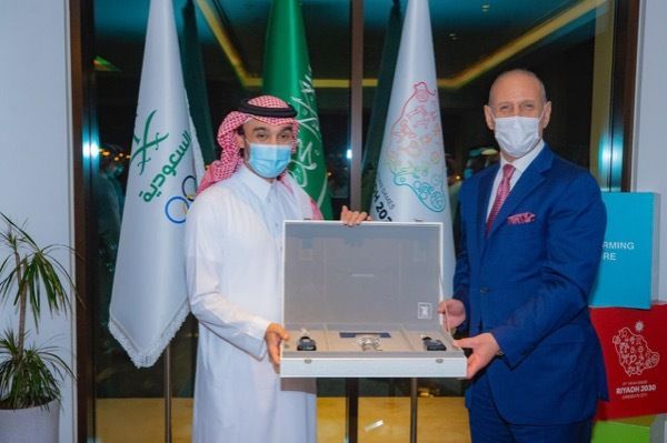 من الاستقبال