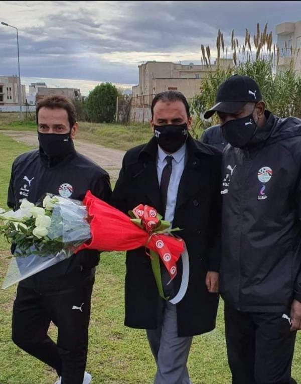 من استقبال الفراعنة بالورود