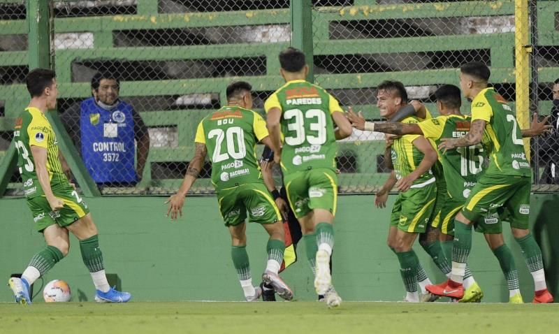 ديفينسا خوستيكا 