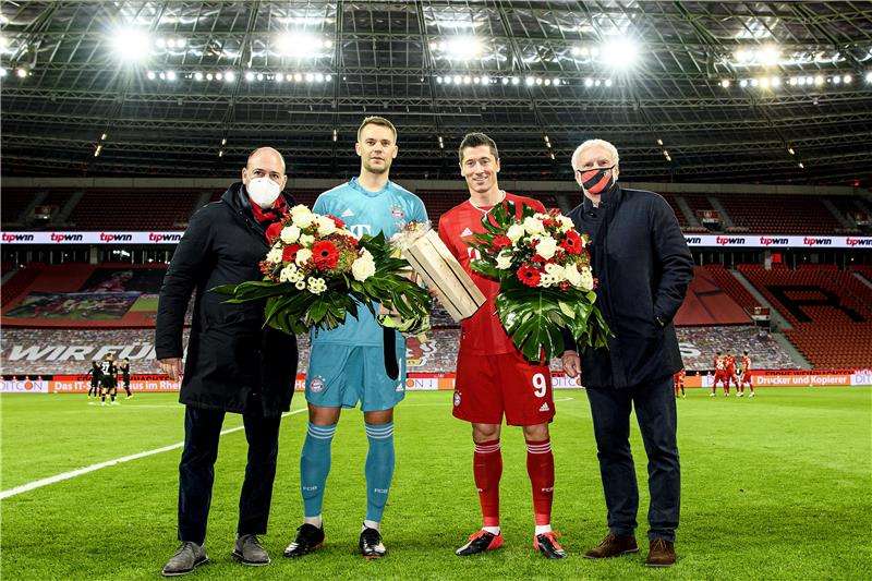 تكريم ثنائي بايرن