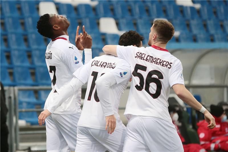 لاعبو ميلان 