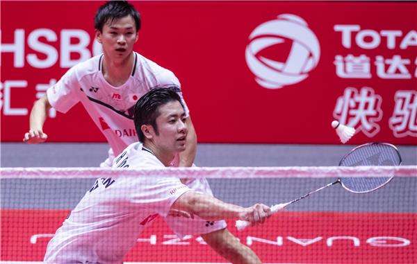 الريشة الطائرة