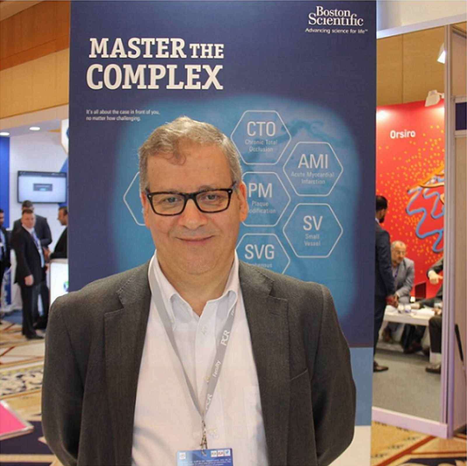 الدكتور حازم خميس