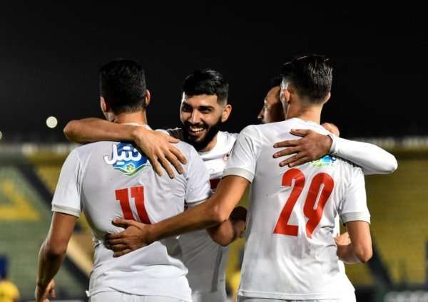 ساسي مع لاعبي الزمالك