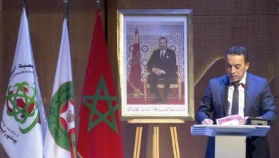 من الاجتماع 