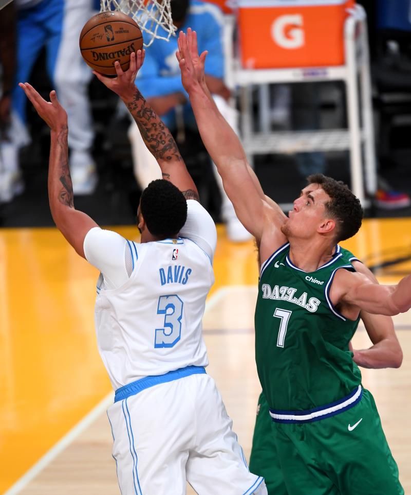 2020-12-26t032756z_1044626167_mt1usatoday15360429_rtrmadp_3_nba-dallas-mavericks-at-los-angeles-lakers_reuters