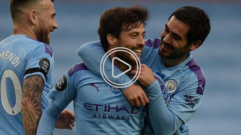 دافيد سيلفا مع لاعبي مان سيتي