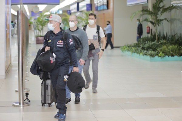 وصول المتسابقين استعدادا لرالي داكار السعودية 