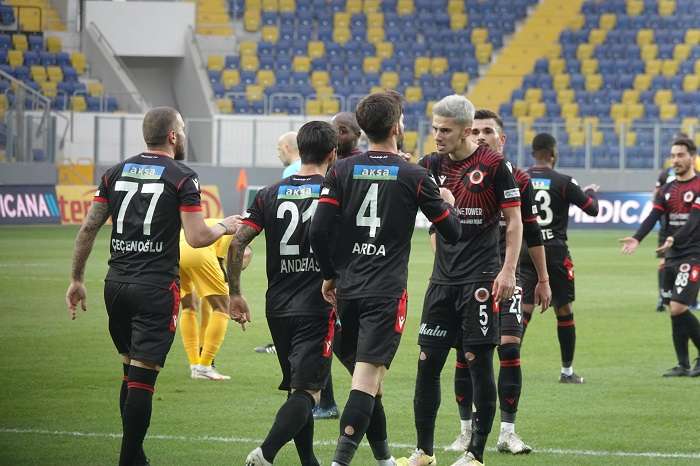 لاعبو جينتشلاربيرليجي