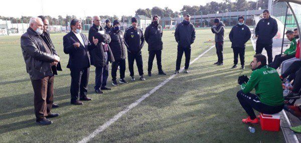 عزايزة يتحدث للاعبين