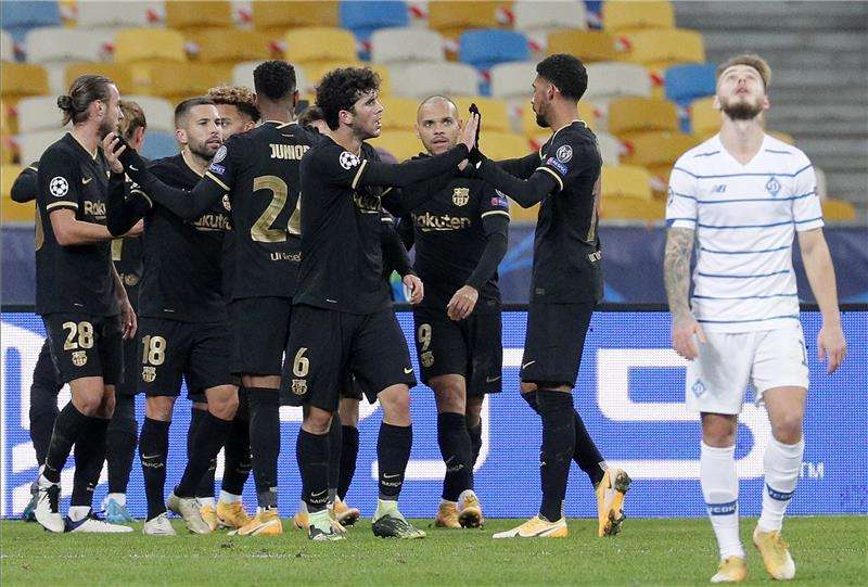 لاعبو برشلونة