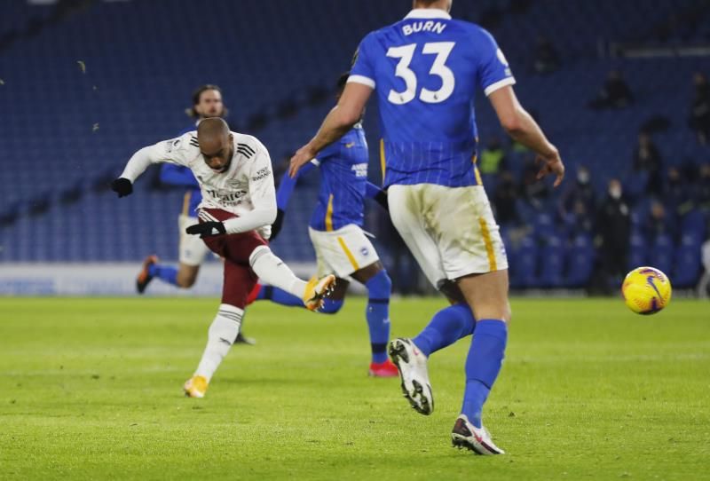 لاكازيت يسجل الهدف