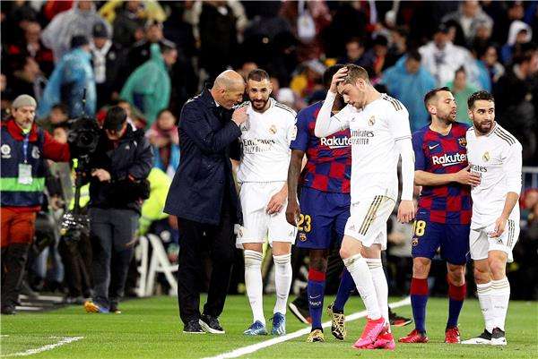 لاعبو ريال مدريد وبرشلونة