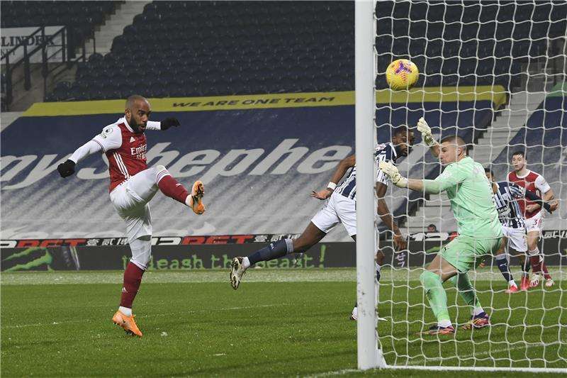 لاكازيت يسجل هدفا