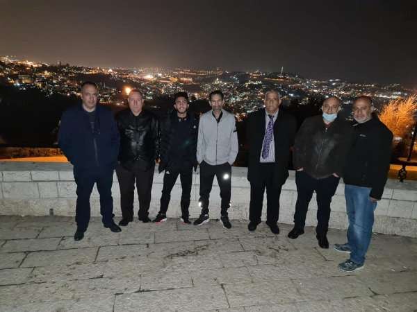 العوضات رفقة إدارة نادي جبل المكبر