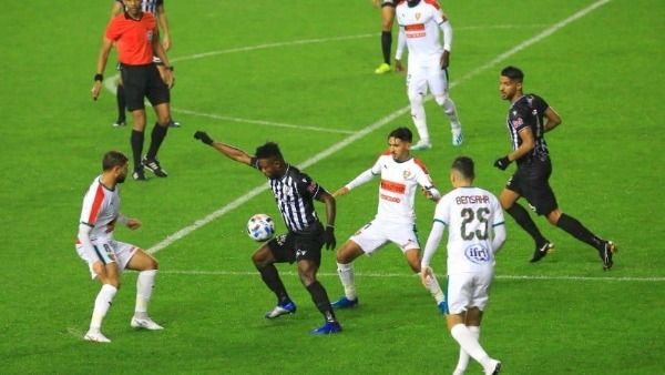 من لقاء الذهاب بين الصفاقسي والمولودية