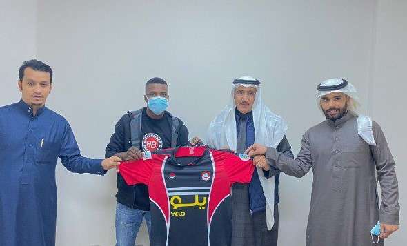 بعد توقيع العقود