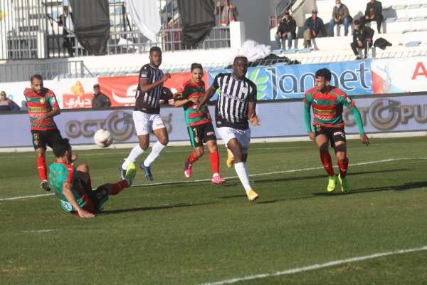 لقطة من المباراة