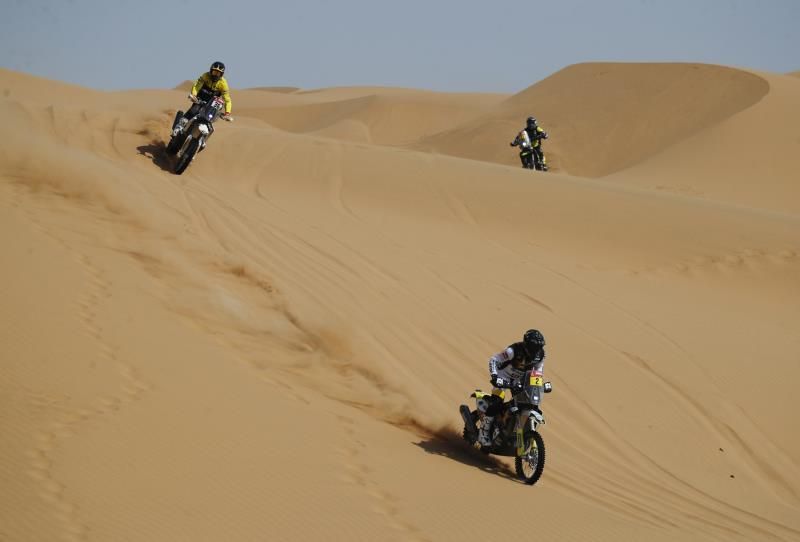 من السباق