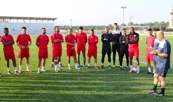 من معسكر المنتخب الفلسطيني