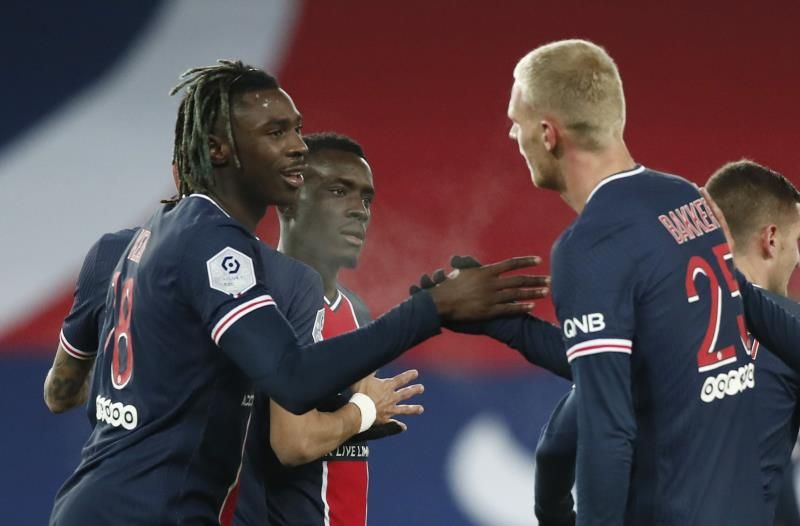 كين مع زملائه