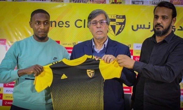 من تقديم اللاعبين