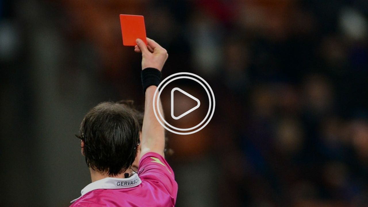 بطاقة حمراء