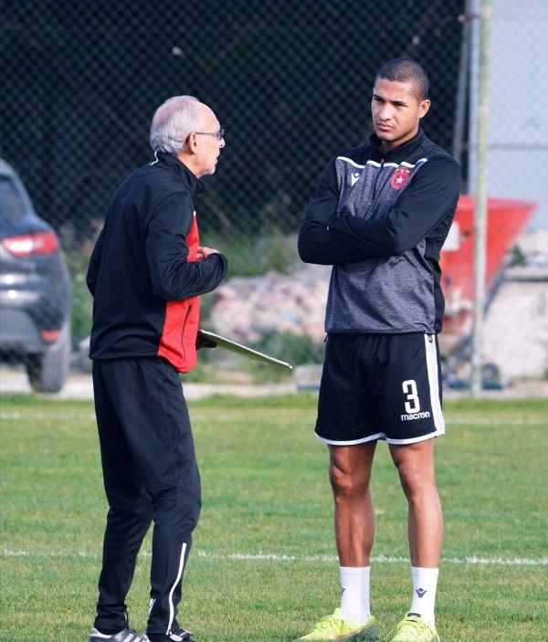 فييرا في تدريبات أمس