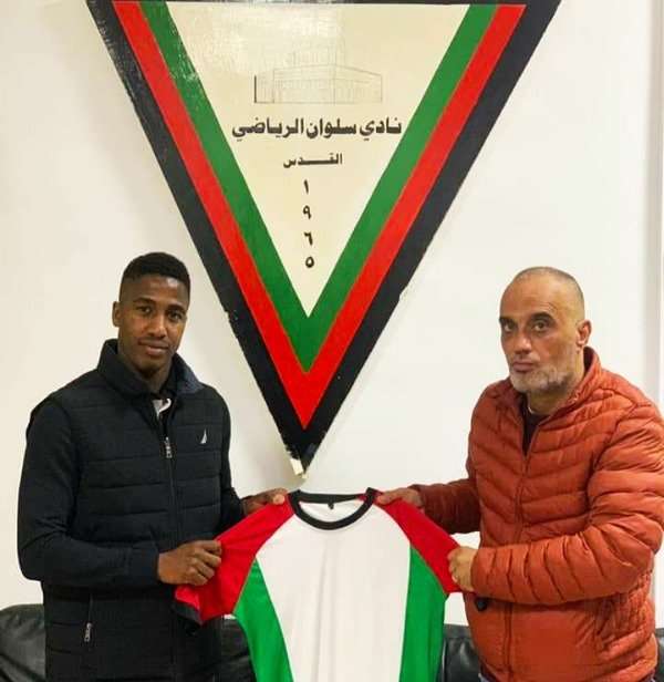 إيهاب شاهين (على اليسار)