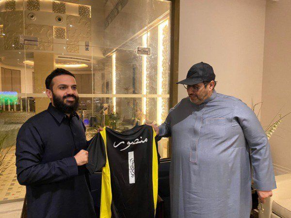 أنمار الحائلي مع منصور البلوي رئيس الاتحاد السابق