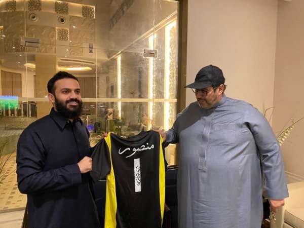أنمار الحائلي مع منصور البلوي رئيس الاتحاد السابق