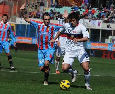 كالادزي (اليمين)