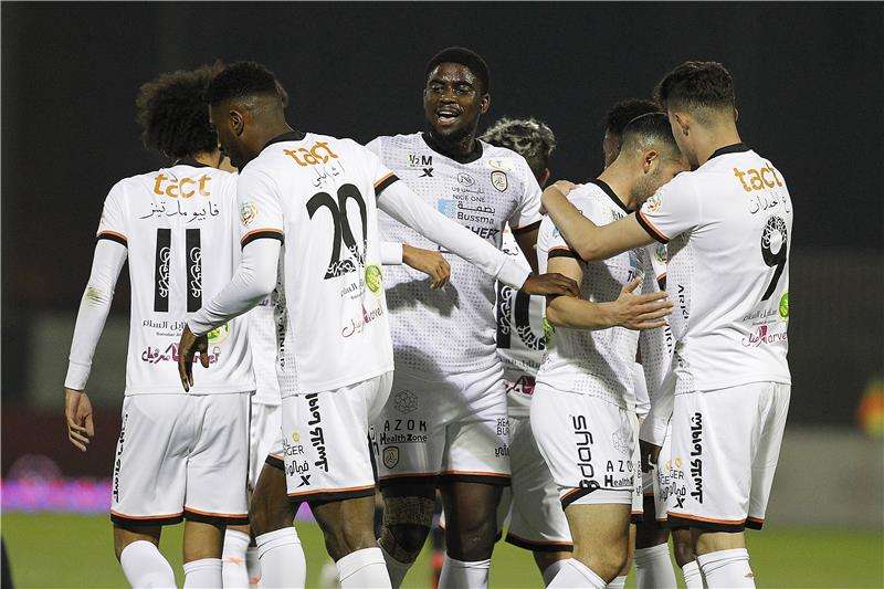 لاعبو الشباب 