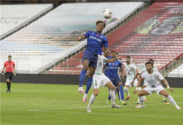من لقاء سابق بين الهلال والأهلي 