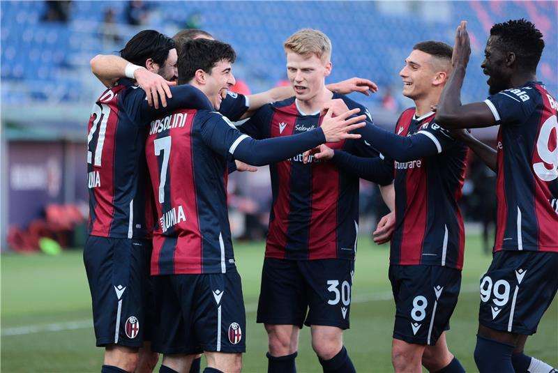 لاعبو بولونيا