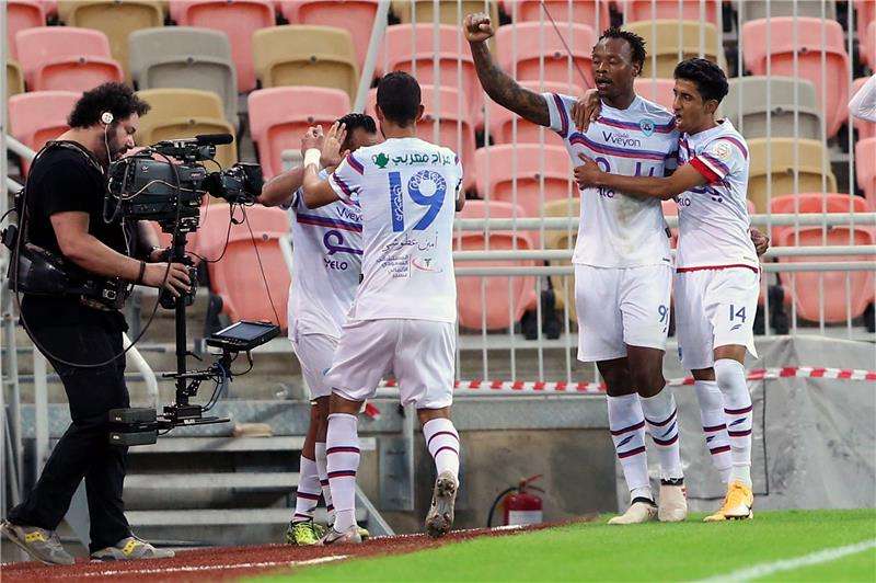 كارلوس ستراندبيرج مع لاعبي أبها