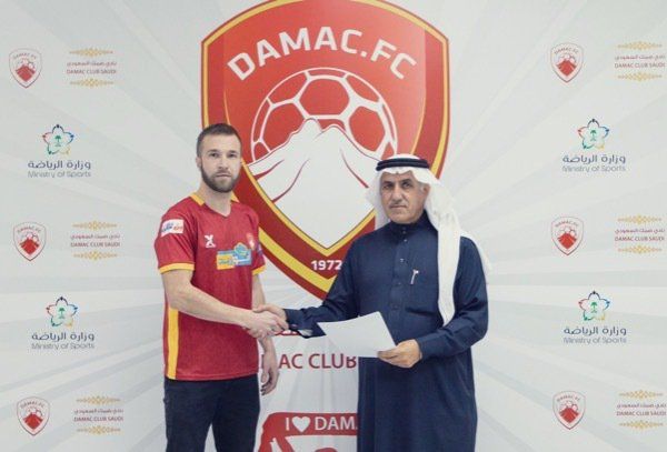 من تقديم اللاعب 