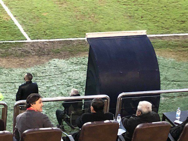 حلمي طولان يتابع اللقاء 